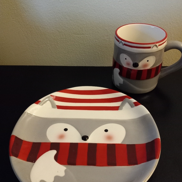 🔥HOST PICK🔥 Everyday Essentials Racoon Christmas 🎄 Mug and Saucer - Picture 7 of 9